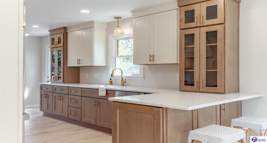 El Dorado Drive, Elizabethtown, Kentucky 42701, ,3 BathroomsBathrooms,For Sale,El Dorado Drive,HK24003783