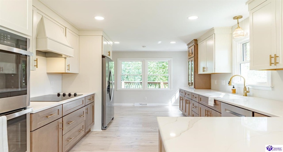 El Dorado Drive, Elizabethtown, Kentucky 42701, ,3 BathroomsBathrooms,For Sale,El Dorado Drive,HK24003783