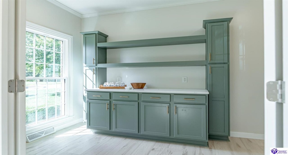 El Dorado Drive, Elizabethtown, Kentucky 42701, ,3 BathroomsBathrooms,For Sale,El Dorado Drive,HK24003783