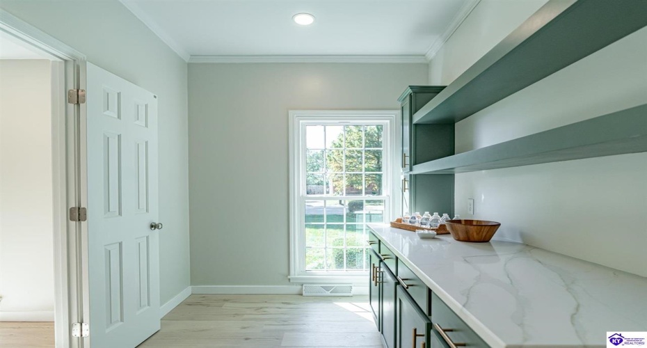 El Dorado Drive, Elizabethtown, Kentucky 42701, ,3 BathroomsBathrooms,For Sale,El Dorado Drive,HK24003783