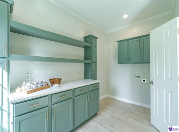 El Dorado Drive, Elizabethtown, Kentucky 42701, ,3 BathroomsBathrooms,For Sale,El Dorado Drive,HK24003783 El Dorado Drive, Elizabethtown, Kentucky 42701, ,3 BathroomsBathrooms,For Sale,El Dorado Drive,HK24003783