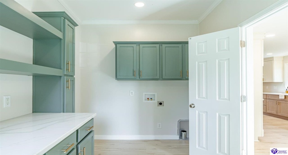 El Dorado Drive, Elizabethtown, Kentucky 42701, ,3 BathroomsBathrooms,For Sale,El Dorado Drive,HK24003783