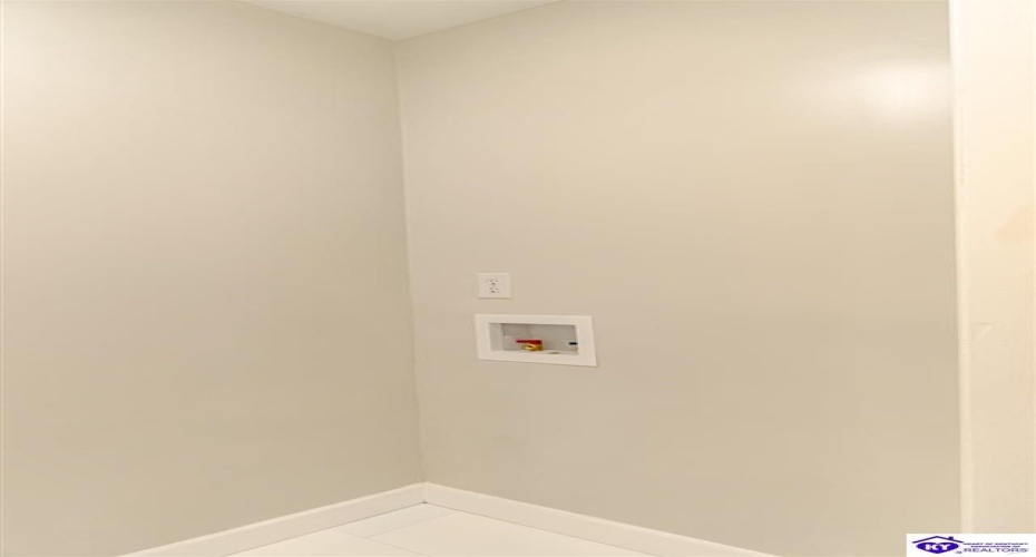 El Dorado Drive, Elizabethtown, Kentucky 42701, ,3 BathroomsBathrooms,For Sale,El Dorado Drive,HK24003783