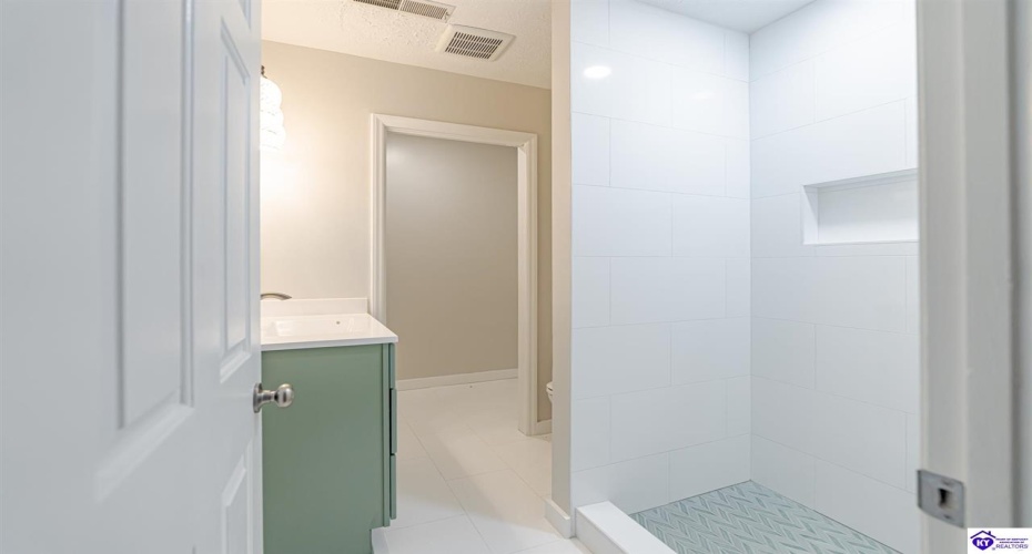 El Dorado Drive, Elizabethtown, Kentucky 42701, ,3 BathroomsBathrooms,For Sale,El Dorado Drive,HK24003783