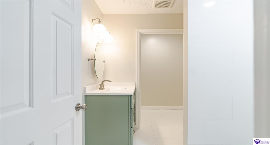 El Dorado Drive, Elizabethtown, Kentucky 42701, ,3 BathroomsBathrooms,For Sale,El Dorado Drive,HK24003783