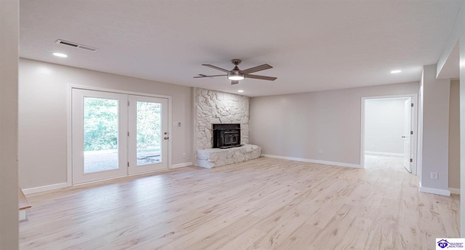 El Dorado Drive, Elizabethtown, Kentucky 42701, ,3 BathroomsBathrooms,For Sale,El Dorado Drive,HK24003783