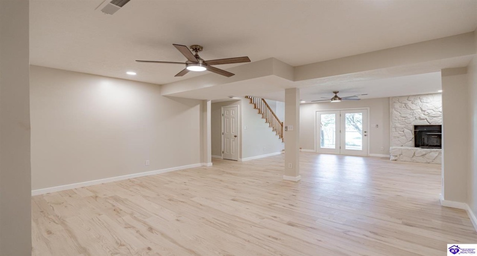 El Dorado Drive, Elizabethtown, Kentucky 42701, ,3 BathroomsBathrooms,For Sale,El Dorado Drive,HK24003783