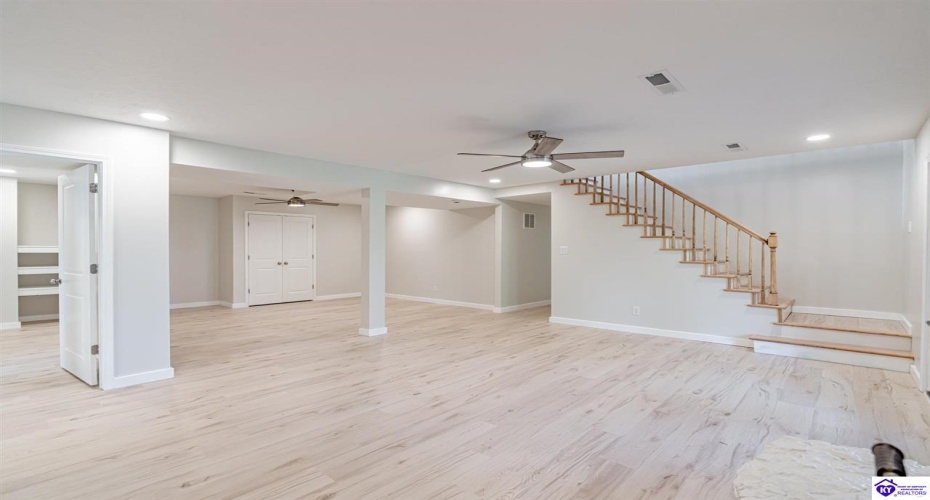 El Dorado Drive, Elizabethtown, Kentucky 42701, ,3 BathroomsBathrooms,For Sale,El Dorado Drive,HK24003783