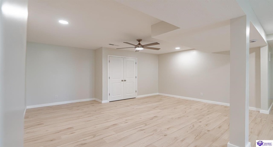 El Dorado Drive, Elizabethtown, Kentucky 42701, ,3 BathroomsBathrooms,For Sale,El Dorado Drive,HK24003783