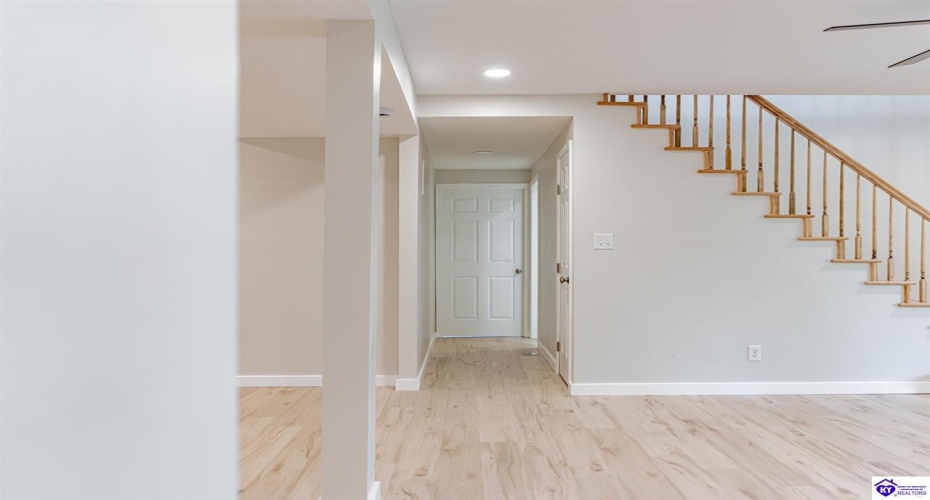 El Dorado Drive, Elizabethtown, Kentucky 42701, ,3 BathroomsBathrooms,For Sale,El Dorado Drive,HK24003783