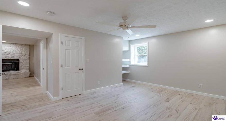 El Dorado Drive, Elizabethtown, Kentucky 42701, ,3 BathroomsBathrooms,For Sale,El Dorado Drive,HK24003783