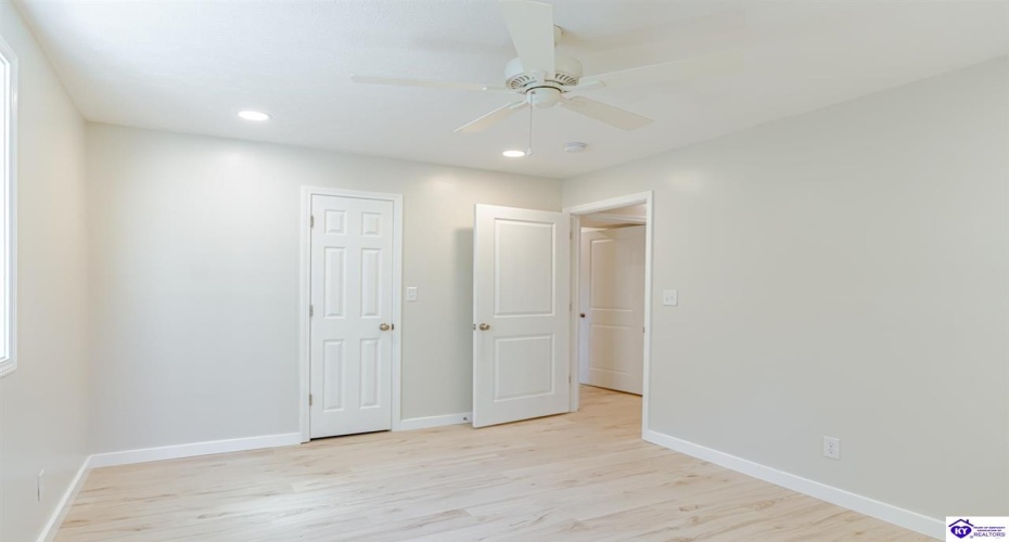 El Dorado Drive, Elizabethtown, Kentucky 42701, ,3 BathroomsBathrooms,For Sale,El Dorado Drive,HK24003783