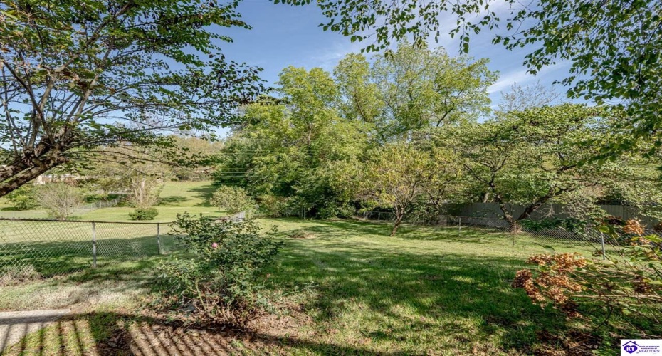 El Dorado Drive, Elizabethtown, Kentucky 42701, ,3 BathroomsBathrooms,For Sale,El Dorado Drive,HK24003783