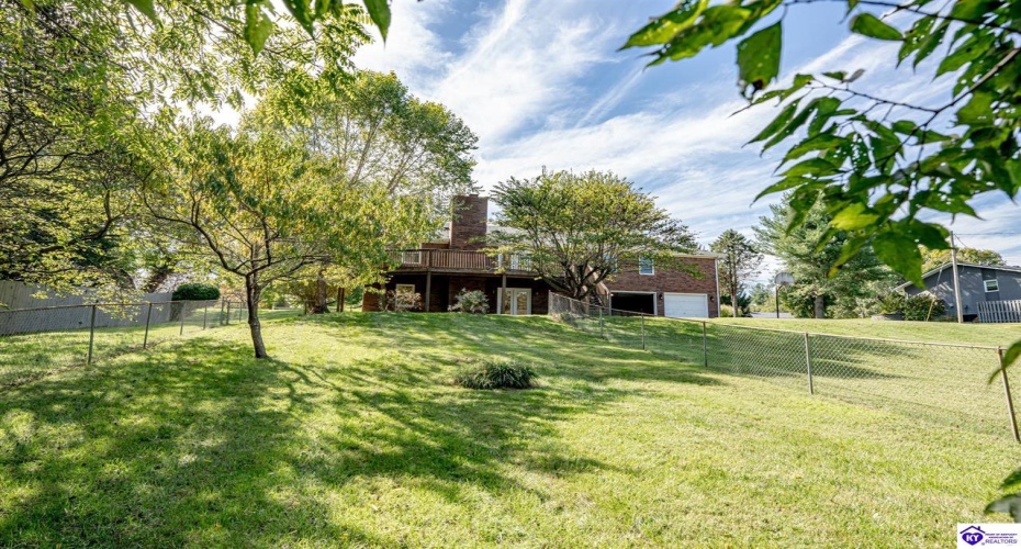 El Dorado Drive, Elizabethtown, Kentucky 42701, ,3 BathroomsBathrooms,For Sale,El Dorado Drive,HK24003783