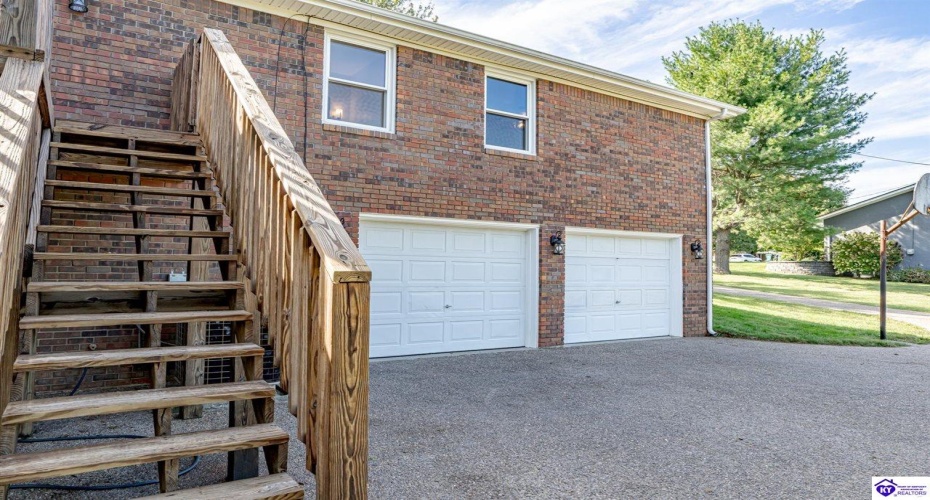 El Dorado Drive, Elizabethtown, Kentucky 42701, ,3 BathroomsBathrooms,For Sale,El Dorado Drive,HK24003783