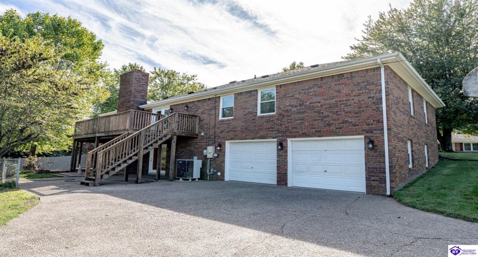 El Dorado Drive, Elizabethtown, Kentucky 42701, ,3 BathroomsBathrooms,For Sale,El Dorado Drive,HK24003783