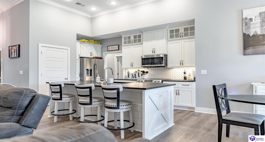 Marian Court, Elizabethtown, Kentucky 42701, ,2 BathroomsBathrooms,For Sale,Marian Court,HK24003784