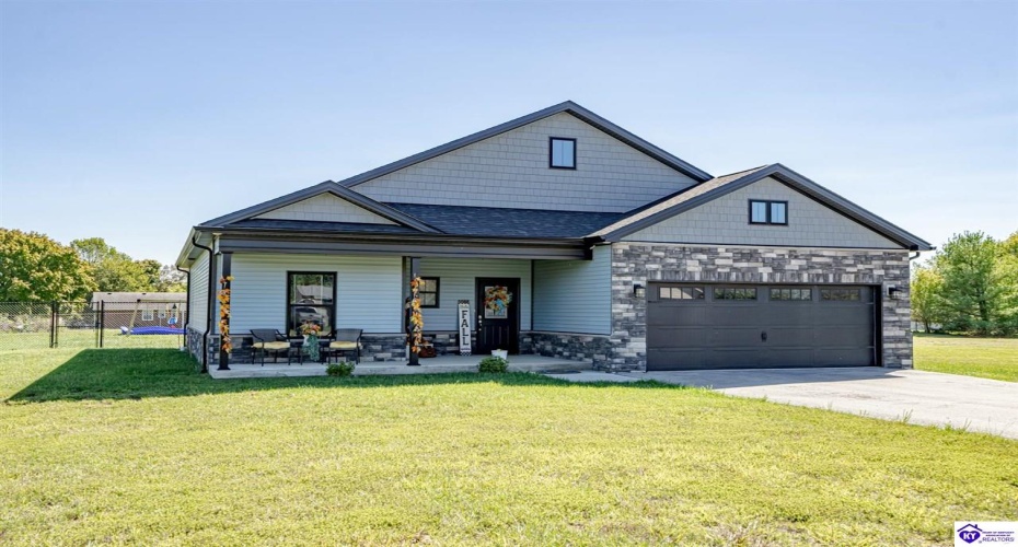 Marian Court, Elizabethtown, Kentucky 42701, ,2 BathroomsBathrooms,For Sale,Marian Court,HK24003784