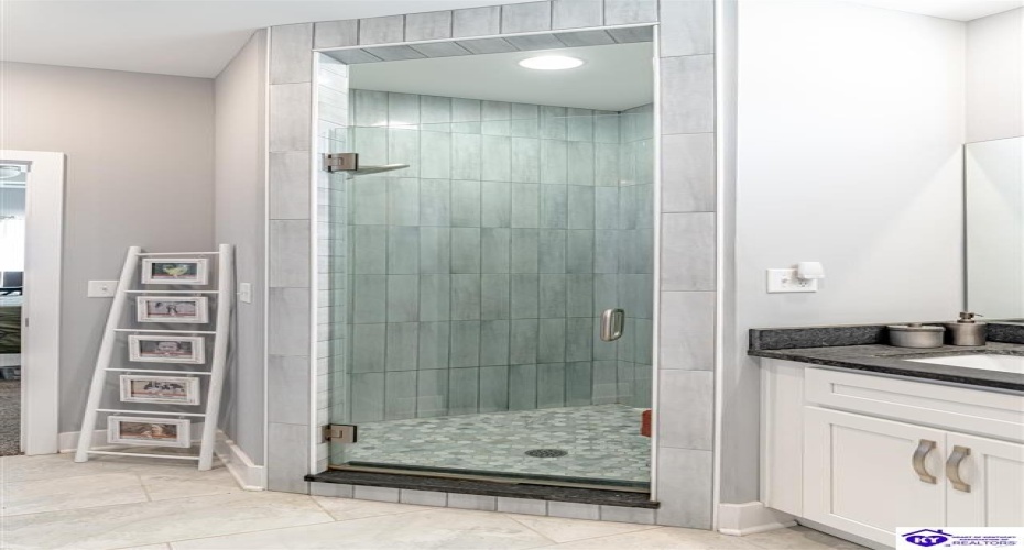 Marian Court, Elizabethtown, Kentucky 42701, ,2 BathroomsBathrooms,For Sale,Marian Court,HK24003784