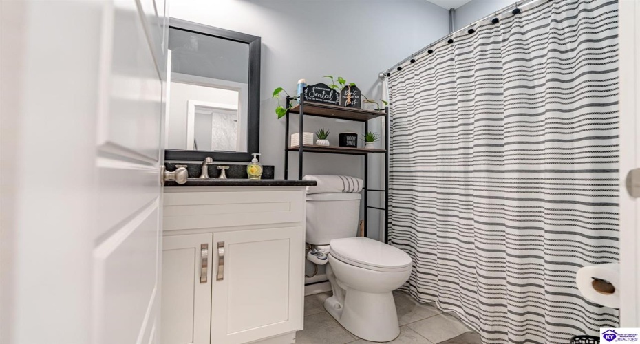 Marian Court, Elizabethtown, Kentucky 42701, ,2 BathroomsBathrooms,For Sale,Marian Court,HK24003784