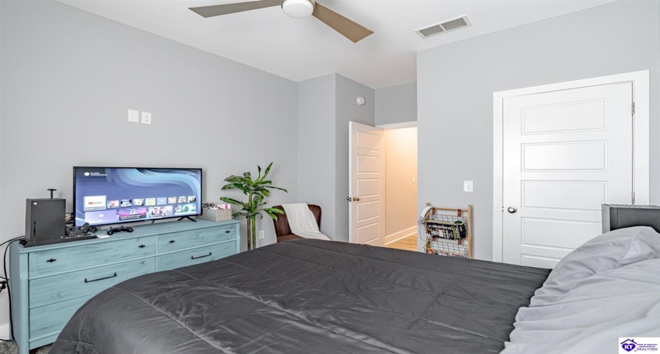 Marian Court, Elizabethtown, Kentucky 42701, ,2 BathroomsBathrooms,For Sale,Marian Court,HK24003784