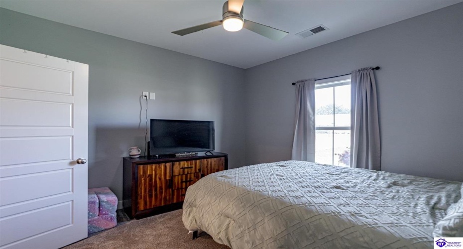 Marian Court, Elizabethtown, Kentucky 42701, ,2 BathroomsBathrooms,For Sale,Marian Court,HK24003784