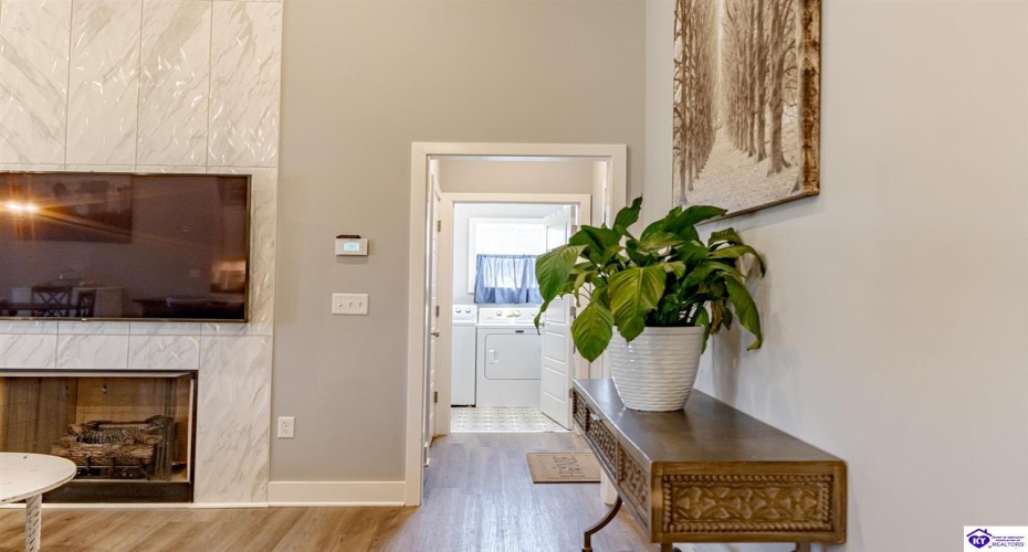 Marian Court, Elizabethtown, Kentucky 42701, ,2 BathroomsBathrooms,For Sale,Marian Court,HK24003784