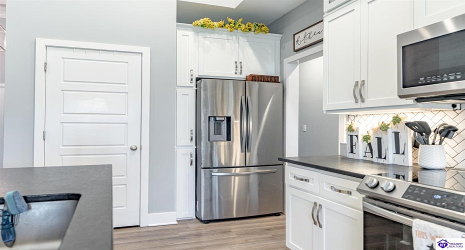 Marian Court, Elizabethtown, Kentucky 42701, ,2 BathroomsBathrooms,For Sale,Marian Court,HK24003784