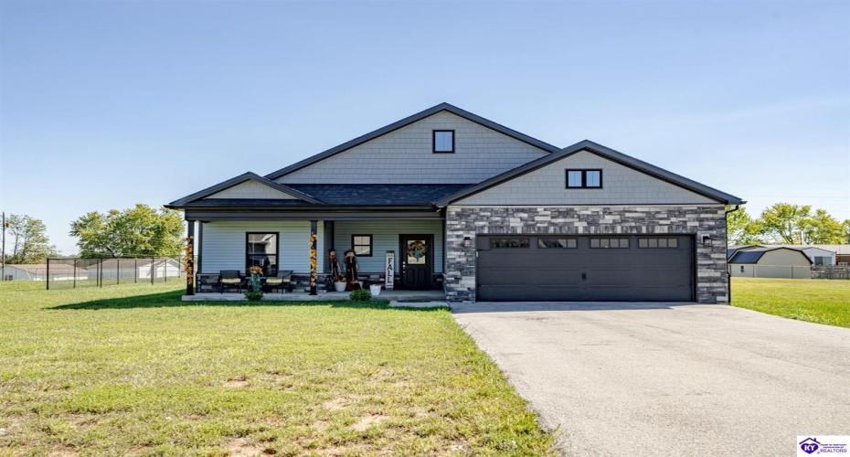 Marian Court, Elizabethtown, Kentucky 42701, ,2 BathroomsBathrooms,For Sale,Marian Court,HK24003784