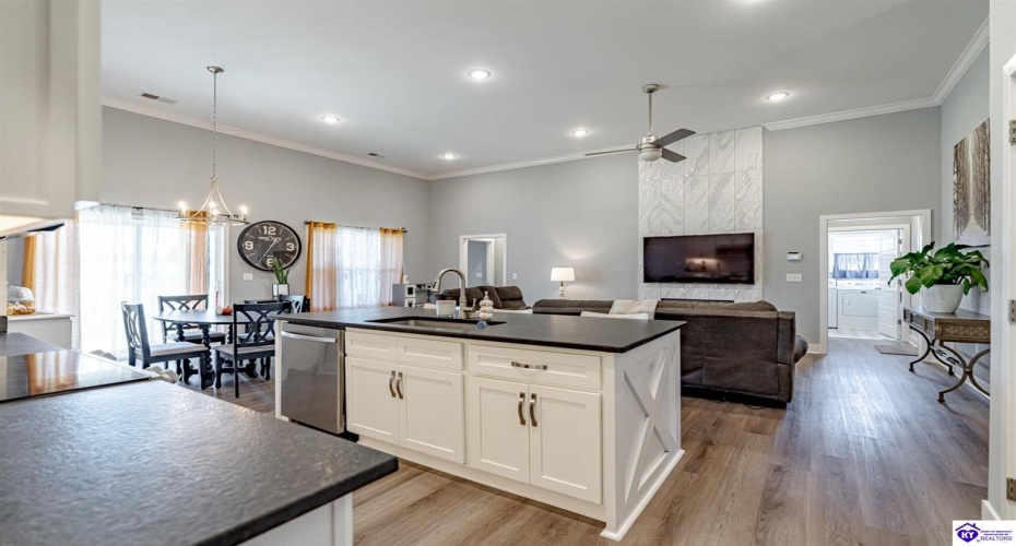 Marian Court, Elizabethtown, Kentucky 42701, ,2 BathroomsBathrooms,For Sale,Marian Court,HK24003784