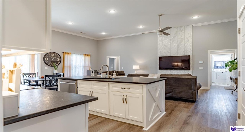 Marian Court, Elizabethtown, Kentucky 42701, ,2 BathroomsBathrooms,For Sale,Marian Court,HK24003784