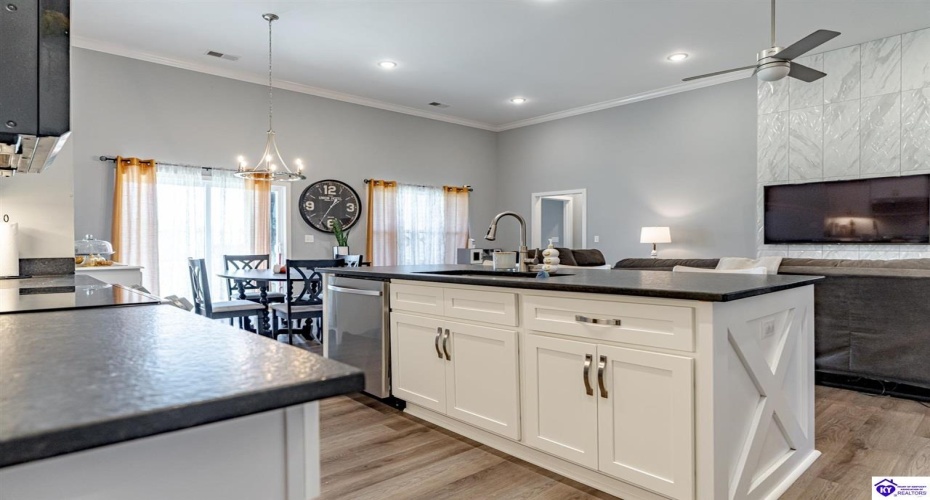 Marian Court, Elizabethtown, Kentucky 42701, ,2 BathroomsBathrooms,For Sale,Marian Court,HK24003784