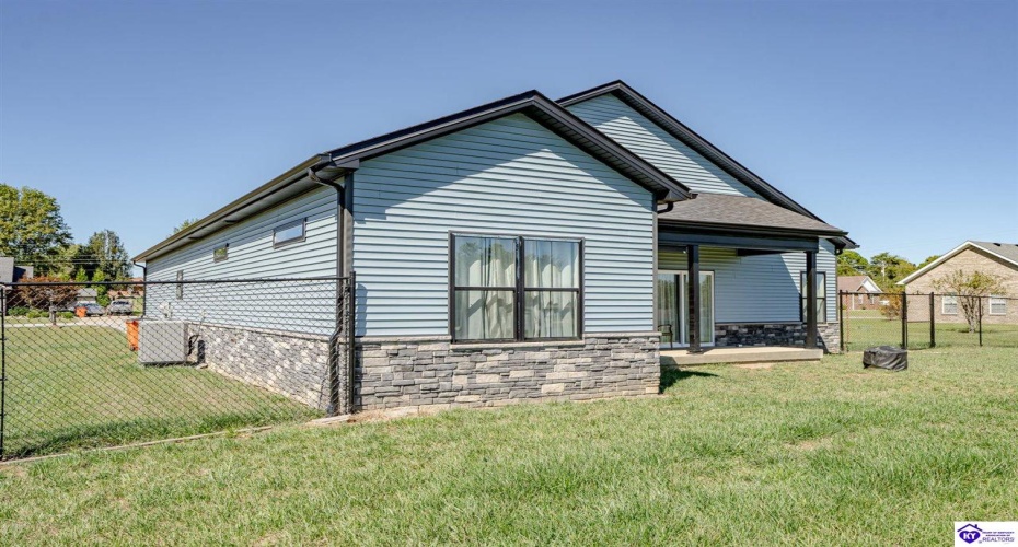 Marian Court, Elizabethtown, Kentucky 42701, ,2 BathroomsBathrooms,For Sale,Marian Court,HK24003784