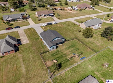 Marian Court, Elizabethtown, Kentucky 42701, ,2 BathroomsBathrooms,For Sale,Marian Court,HK24003784 Marian Court, Elizabethtown, Kentucky 42701, ,2 BathroomsBathrooms,For Sale,Marian Court,HK24003784