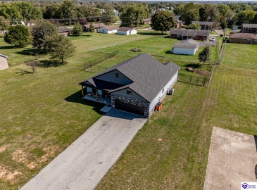 Marian Court, Elizabethtown, Kentucky 42701, ,2 BathroomsBathrooms,For Sale,Marian Court,HK24003784 Marian Court, Elizabethtown, Kentucky 42701, ,2 BathroomsBathrooms,For Sale,Marian Court,HK24003784