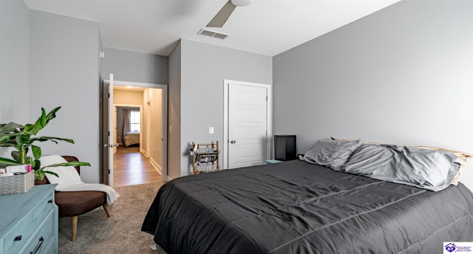 Marian Court, Elizabethtown, Kentucky 42701, ,2 BathroomsBathrooms,For Sale,Marian Court,HK24003784