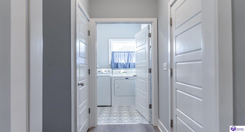 Marian Court, Elizabethtown, Kentucky 42701, ,2 BathroomsBathrooms,For Sale,Marian Court,HK24003784