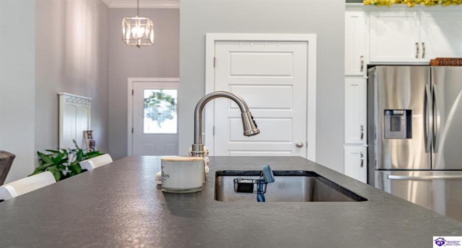 Marian Court, Elizabethtown, Kentucky 42701, ,2 BathroomsBathrooms,For Sale,Marian Court,HK24003784