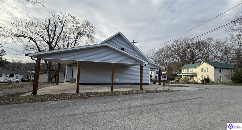 E Hodgenville Ave, Greensburg, Kentucky 42743, ,2 BathroomsBathrooms,For Sale,E Hodgenville Ave,HK24003786