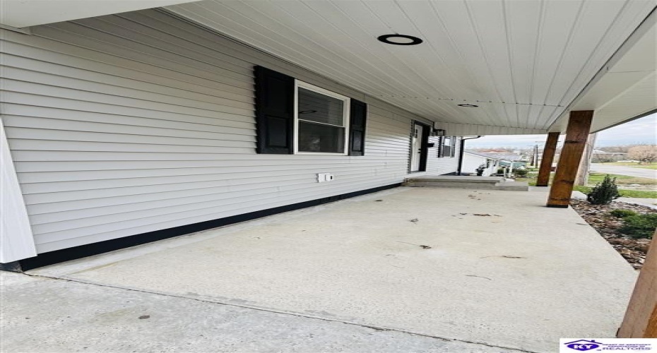 E Hodgenville Ave, Greensburg, Kentucky 42743, ,2 BathroomsBathrooms,For Sale,E Hodgenville Ave,HK24003786