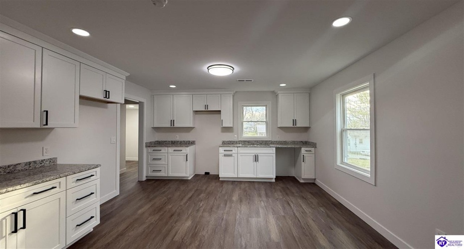 E Hodgenville Ave, Greensburg, Kentucky 42743, ,2 BathroomsBathrooms,For Sale,E Hodgenville Ave,HK24003786