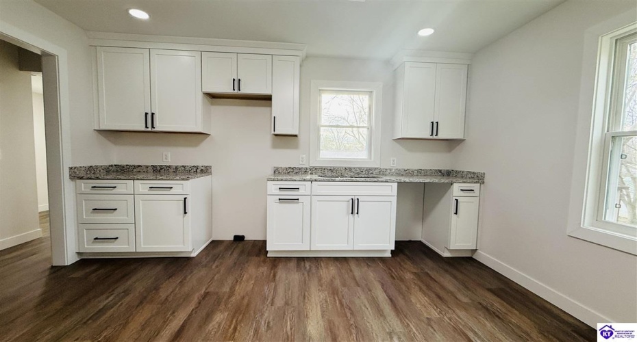 E Hodgenville Ave, Greensburg, Kentucky 42743, ,2 BathroomsBathrooms,For Sale,E Hodgenville Ave,HK24003786