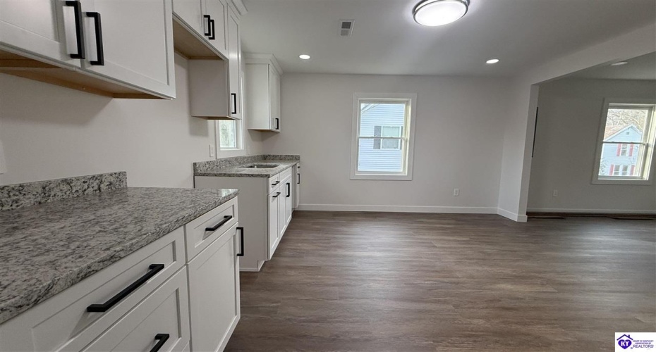 E Hodgenville Ave, Greensburg, Kentucky 42743, ,2 BathroomsBathrooms,For Sale,E Hodgenville Ave,HK24003786