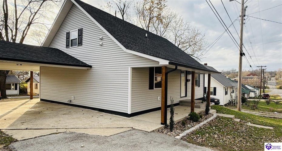 E Hodgenville Ave, Greensburg, Kentucky 42743, ,2 BathroomsBathrooms,For Sale,E Hodgenville Ave,HK24003786