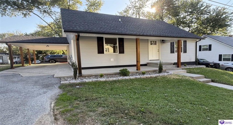 E Hodgenville Ave, Greensburg, Kentucky 42743, ,2 BathroomsBathrooms,For Sale,E Hodgenville Ave,HK24003786