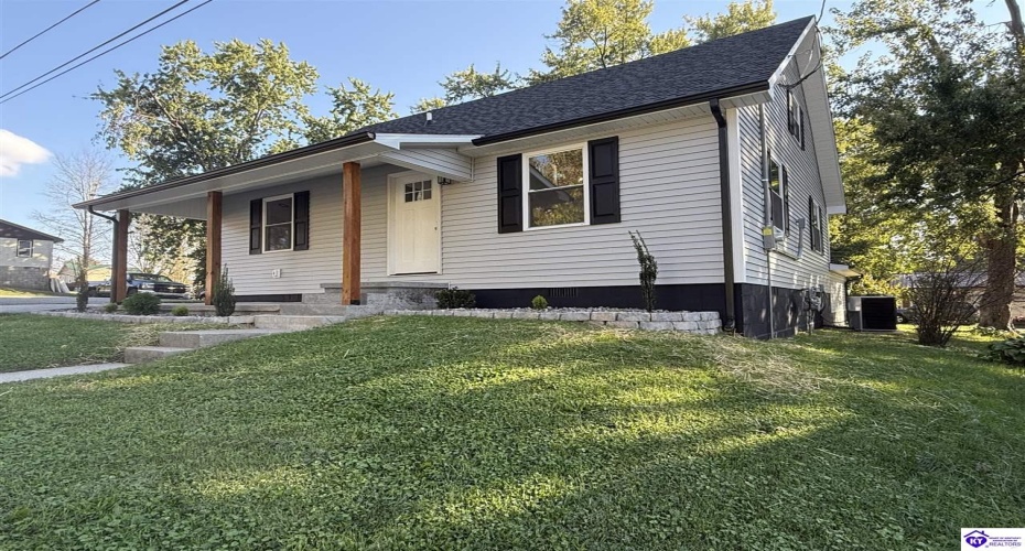 E Hodgenville Ave, Greensburg, Kentucky 42743, ,2 BathroomsBathrooms,For Sale,E Hodgenville Ave,HK24003786