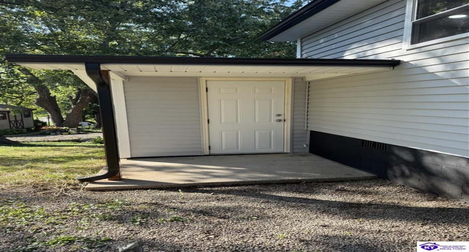 E Hodgenville Ave, Greensburg, Kentucky 42743, ,2 BathroomsBathrooms,For Sale,E Hodgenville Ave,HK24003786