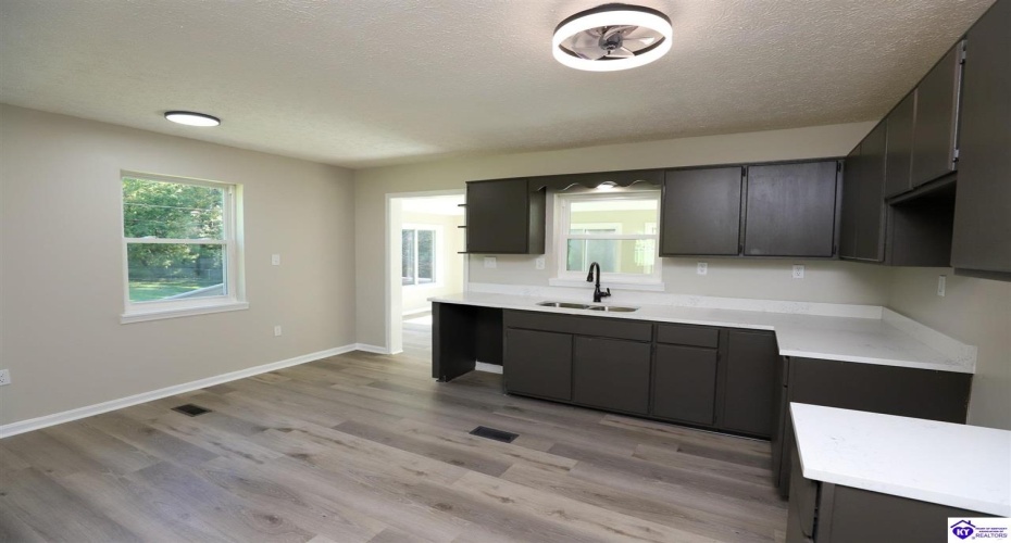 Deer Haven Drive, Elizabethtown, Kentucky 42701, ,3 BathroomsBathrooms,For Sale,Deer Haven Drive,HK24003789