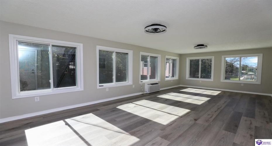 Deer Haven Drive, Elizabethtown, Kentucky 42701, ,3 BathroomsBathrooms,For Sale,Deer Haven Drive,HK24003789