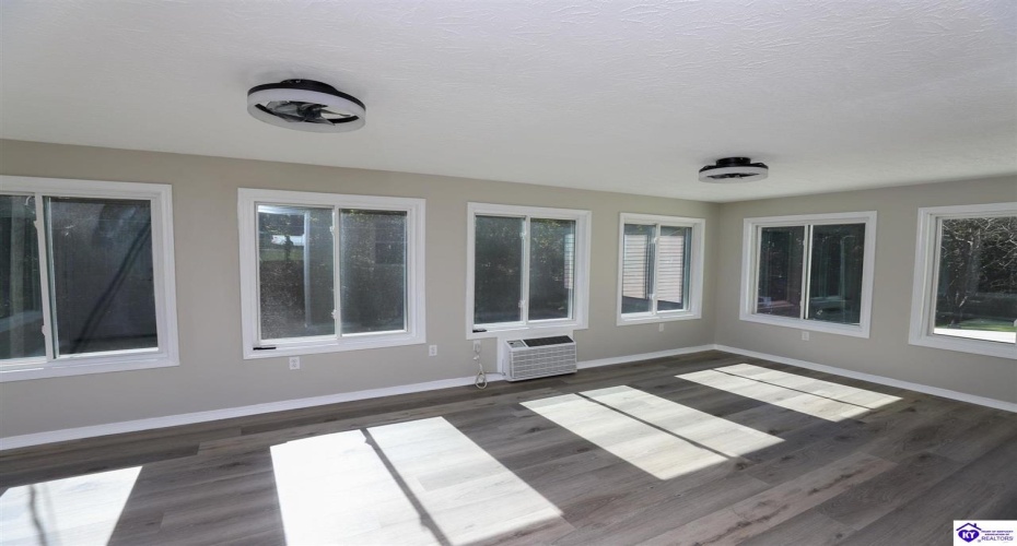 Deer Haven Drive, Elizabethtown, Kentucky 42701, ,3 BathroomsBathrooms,For Sale,Deer Haven Drive,HK24003789